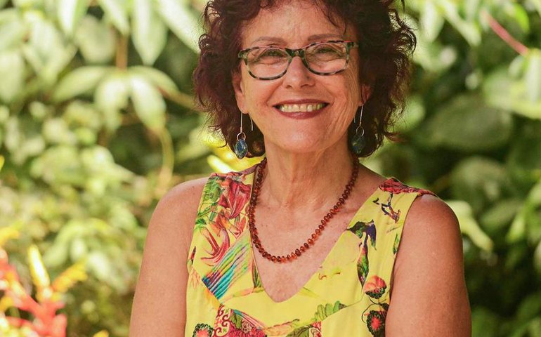 Escritora Roseana Murray, atacada por pitbulls, manda aúdio emocionado ao saber de grupo criado para compartilhar afeto em torno dela