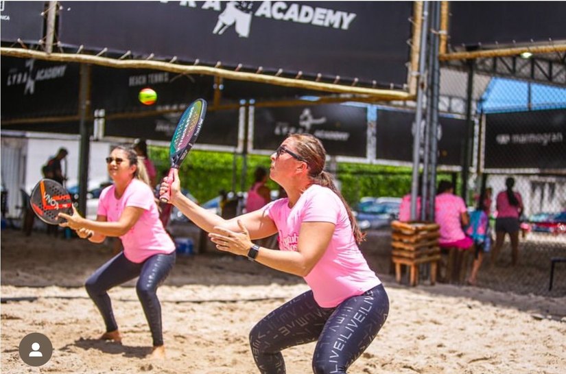 Beach tennis vira febre em Maceió e reúne pessoas de todas as idades