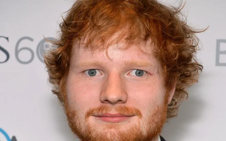 Ed Sheeran chega ao Brasil: 'Me mandem recomendações do que fazer'