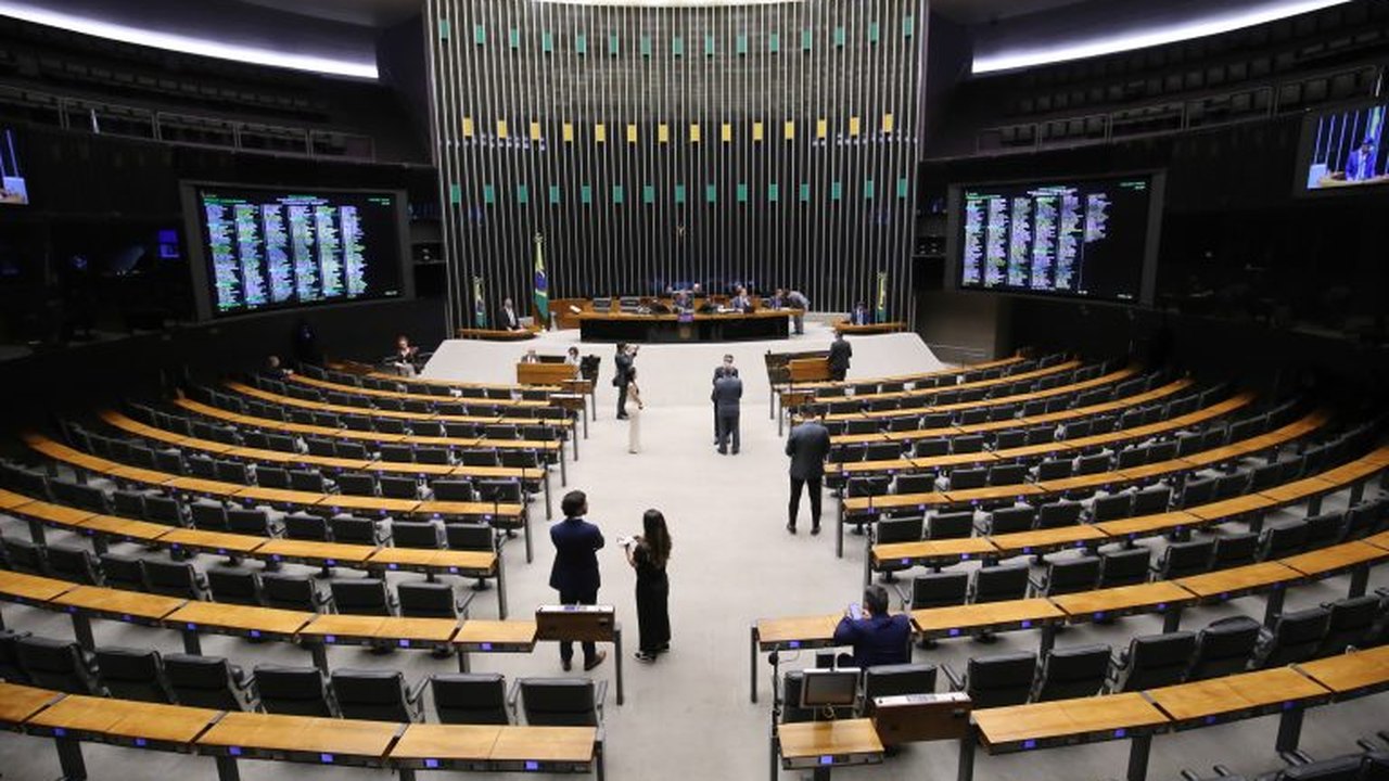 Câmara rejeita destaques à MP do frete e texto segue para o Senado