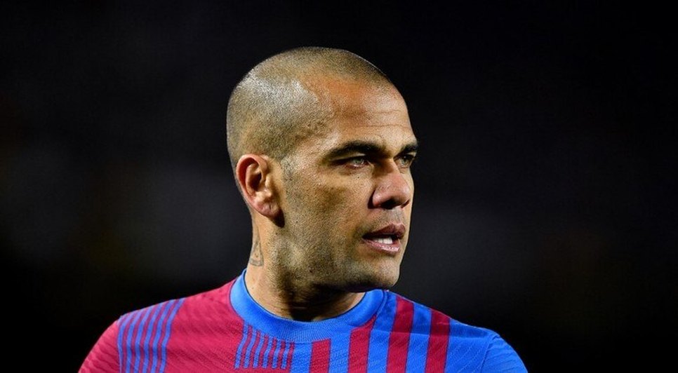 Jogador Dani Alves é detido em Barcelona por suspeita de abuso sexual