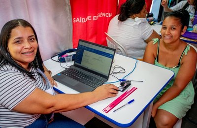 Moradores do Benedito Bentes são beneficiados com serviços itinerantes da Assistência Social