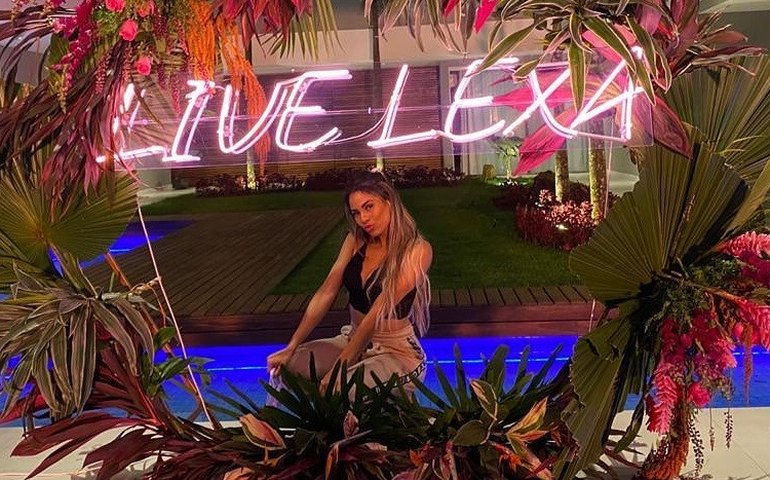 Lexa arrecada 22 toneladas de alimentos em live pelo YouTube