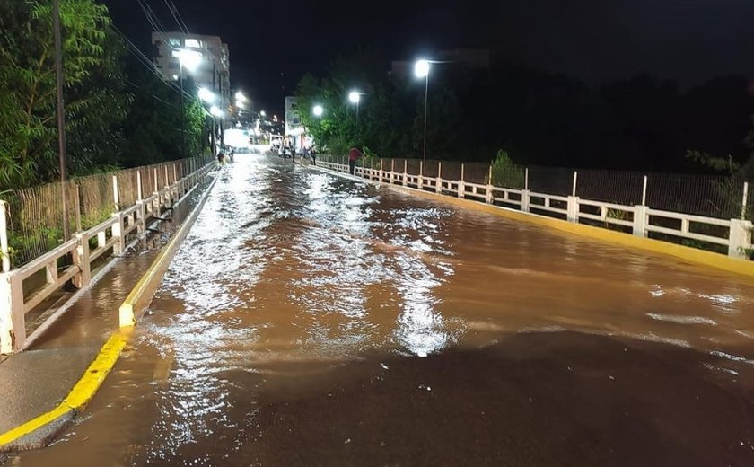 Ciclone no RS: prefeitura pede que população busque abrigo em telhados após cheia de rio
