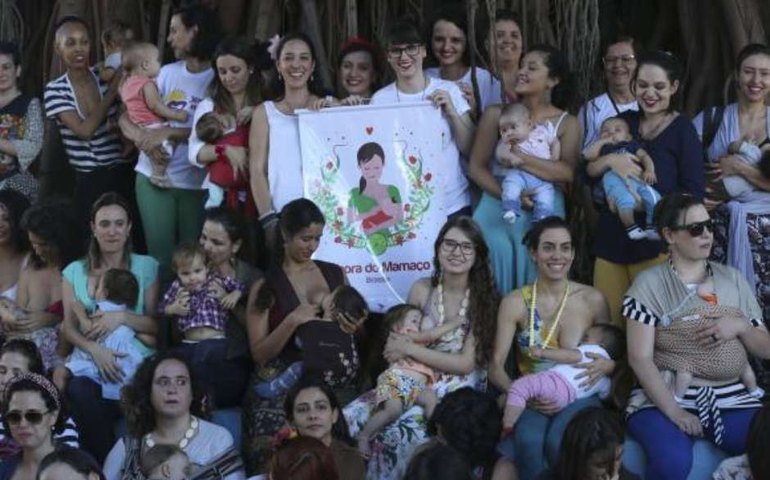 Mulheres brasileiras têm filhos mais tarde, afirma IBGE