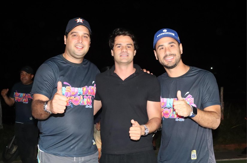 Mundaú Folia: encerrando o carnaval, arrastão leva verdadeira multidão às ruas de Santana do Mundaú