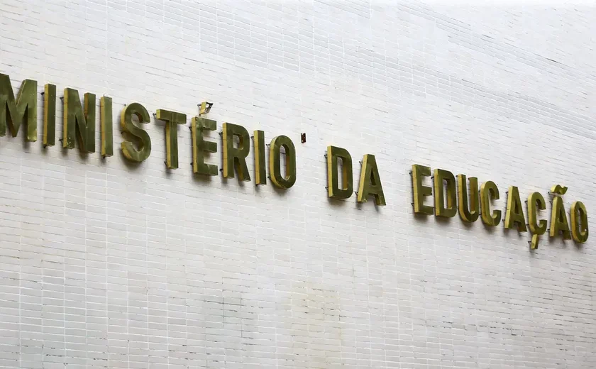 MEC anuncia 80 mil bolsas para licenciatura