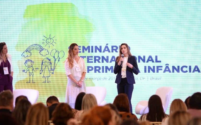 Renata Calheiros apresenta o projeto Cria no Seminário Internacional da Primeira Infância
