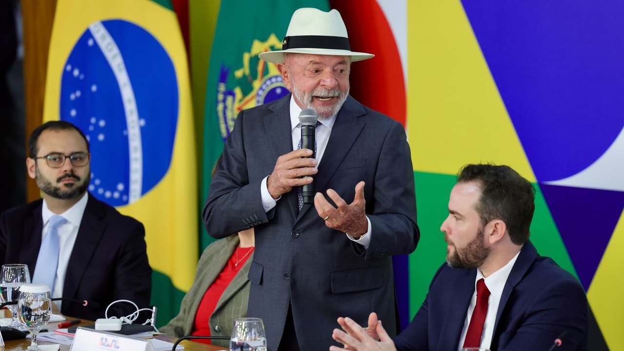 Lula afirma que Desenrola Brasil vai ajudar população a 'tirar a corda do pescoço'