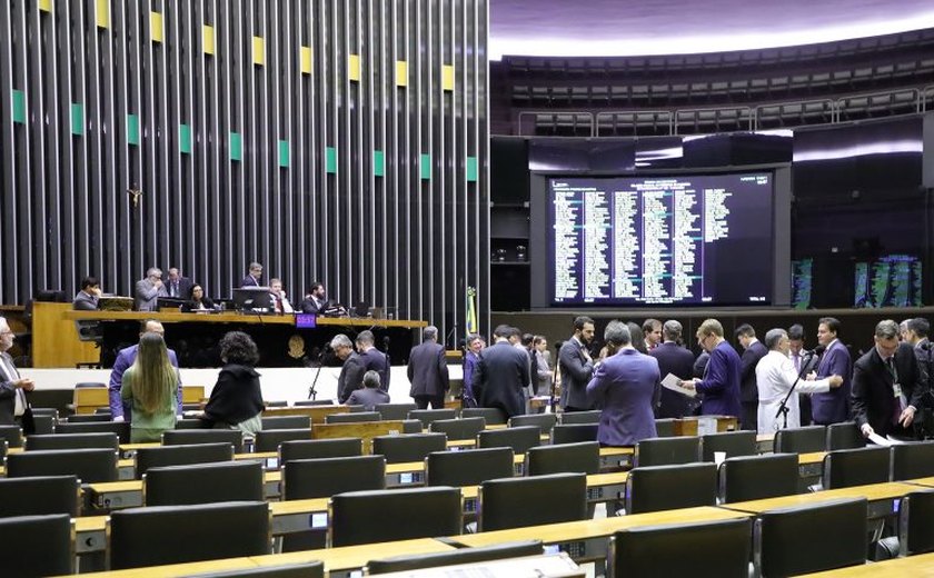 Após acordo por emendas, Câmara põe na geladeira PEC que permite suspender decisões do STF