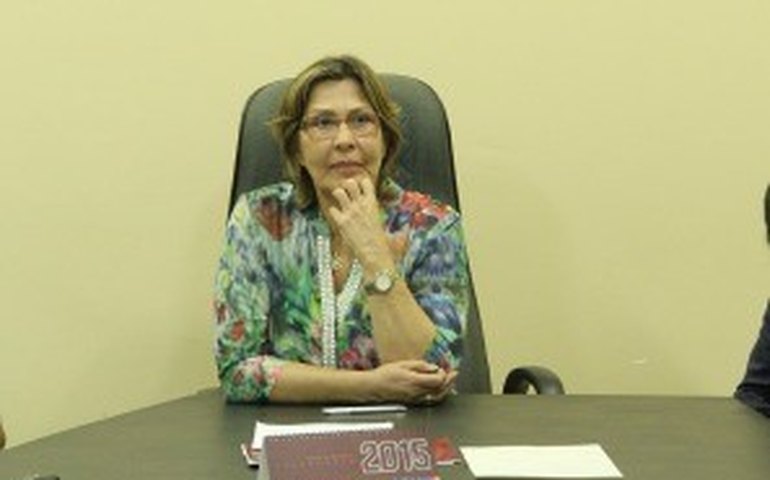 Arapiraca: Célia debate estratégias contra dengue em reunião na AMA