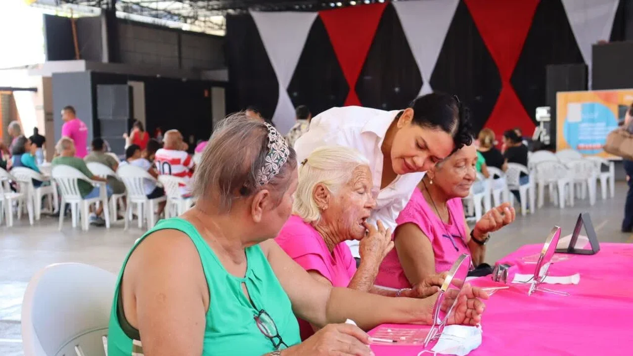 Dia Lilás promove serviços gratuitos e orientação para mulheres no Sesc Poço