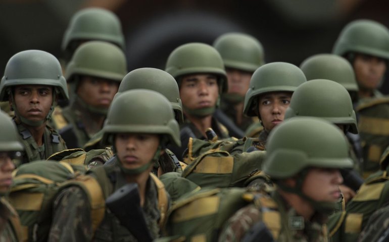 Senadores aprovam MP que aumenta vencimento de militares