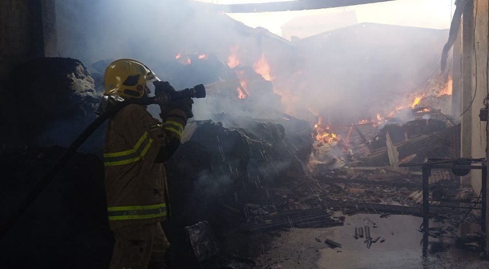 Incêndio atinge fábrica de estopa em Tobias Barreto / Foto: Foto: CBM/SE