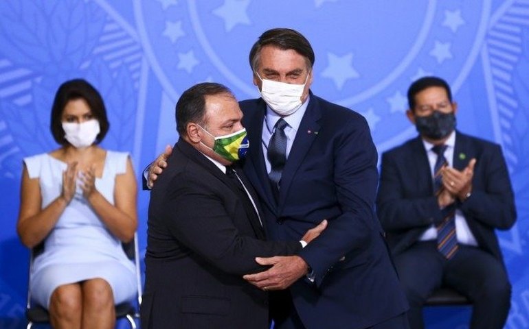 Pandemia: IAB se une à OAB e defende investigação contra Bolsonaro e Pazuello