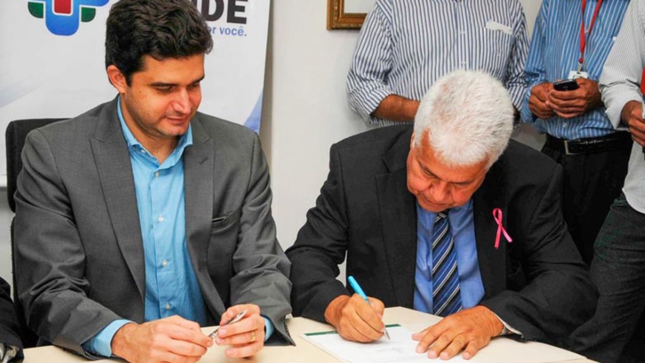 Maceió: Prefeito Rui Palmeira empossa José Thomaz Nonô como novo gestor da SMS