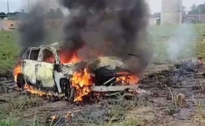 Carro em chamas
