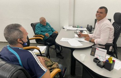 Superitendente de Iluminação recebe representantes do bairro Ponta Grossa