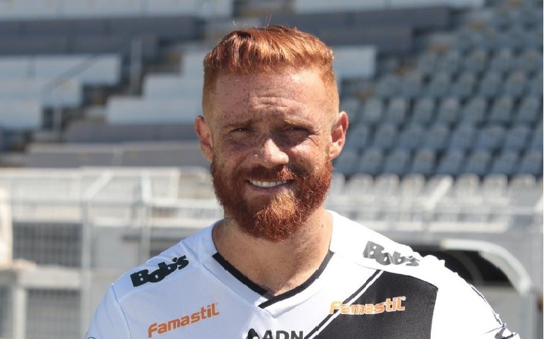 Meia Souza deixa a Ponte Preta após um mês e técnico lamenta: 'Pego de surpresa'