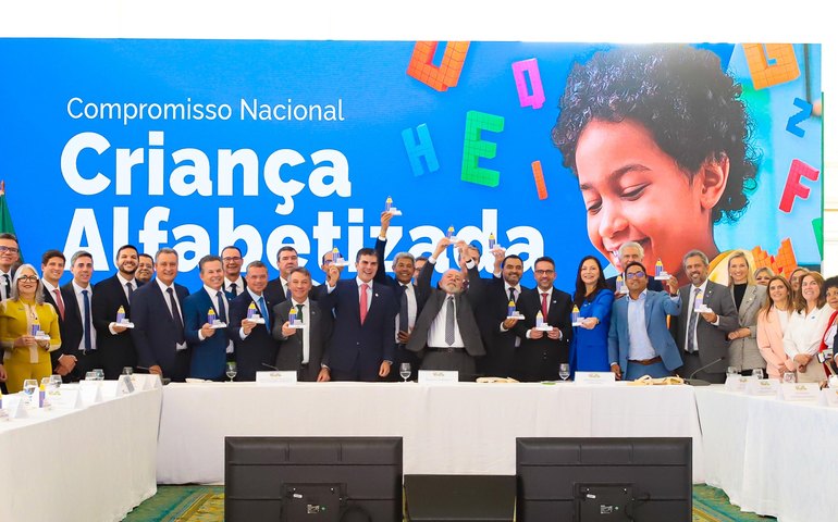 Governo de Alagoas adere integralmente ao Criança Alfabetizada e reforça educação como prioridade absoluta