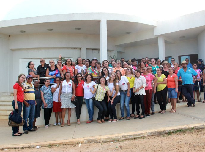 Grupo de idosos do 3º Centro de Saúde visitam Planetário em Arapiraca