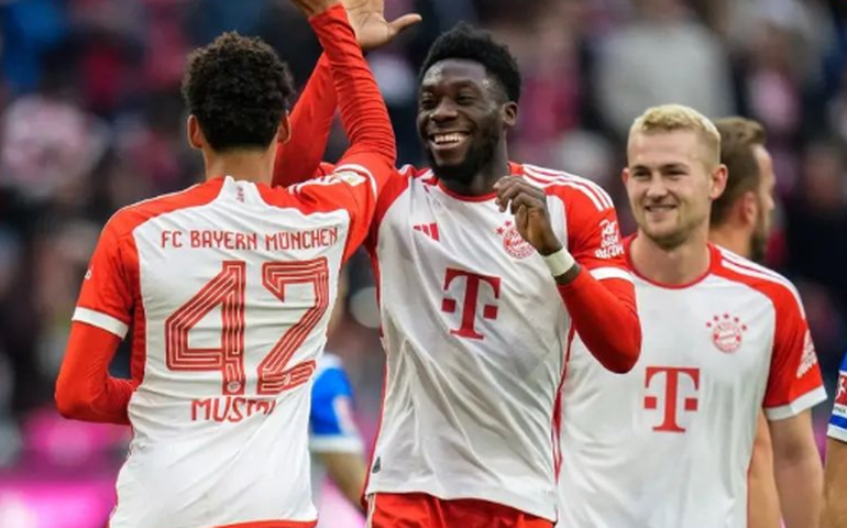 Puskás? Kane faz 'gol que Pelé não fez' em goleada do Bayern no Campeonato Alemão