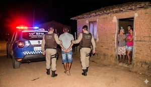 Terror em família: jovem embriagado ameaça matar a mãe e exige dinheiro da avó para comprar drogas