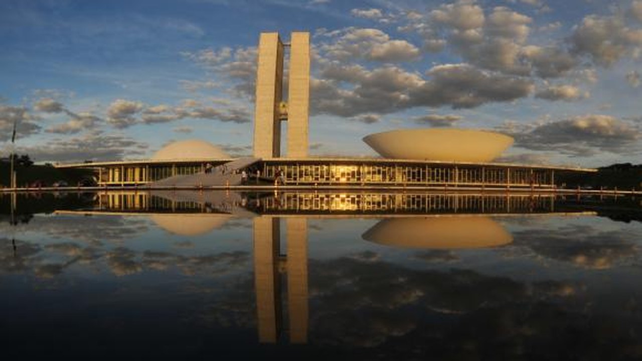 Senado define comando das comissões e volta a discutir reforma política