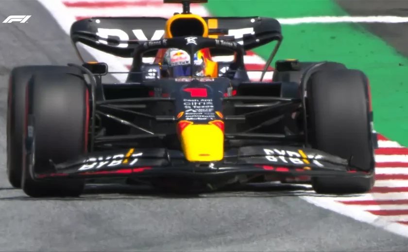 Verstappen celebra pole inesperada, mas prevê que será duro vencer GP da Arábia Saudita