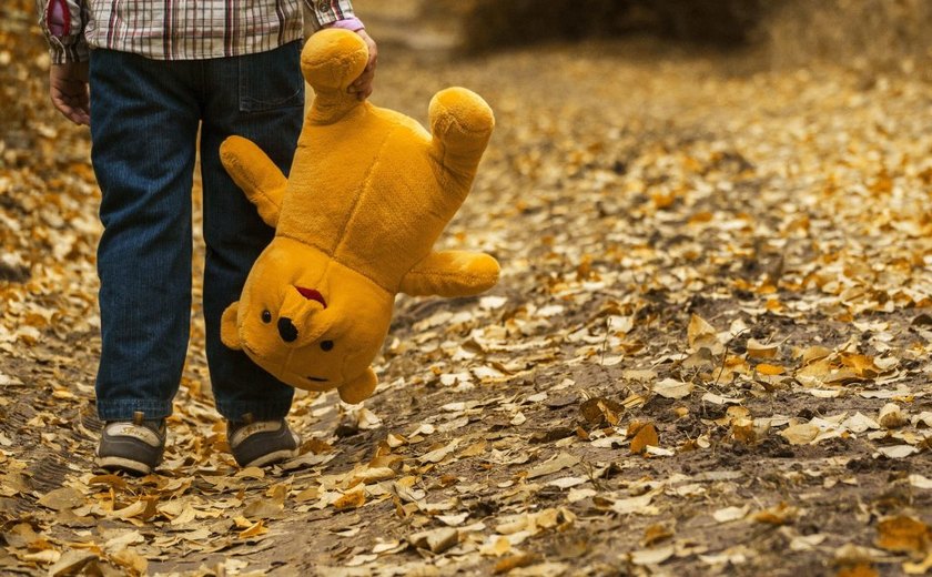 Pai retira filho autista da guarda da mãe e desaparece em Arapiraca