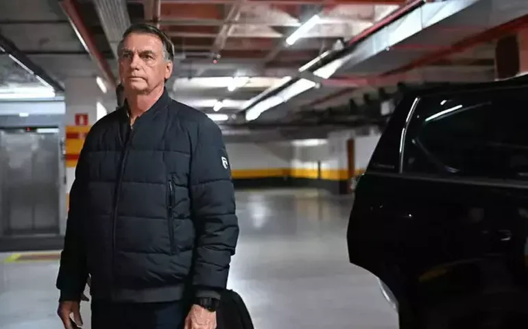 Moraes autoriza Bolsonaro a fazer exames, mas cobra atestado