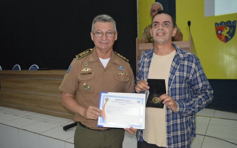 Ator do Sesi/AL é homenageado pela Polícia Militar de Alagoas