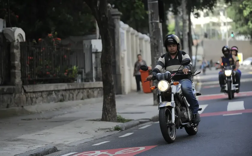 Prefeitura de SP não autoriza 99 a transportar passageiros em motos