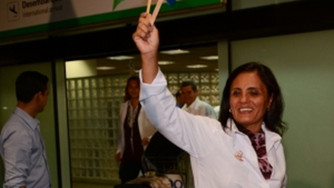 Mais Médicos termina ano com mais de 6 mil profissionais; vinda de estrangeiros causou polêmica