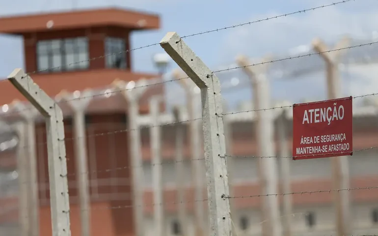 Tribunal de Justiça do Rio autoriza transferência de sete dos dez chefes do tráfico para presídio federal