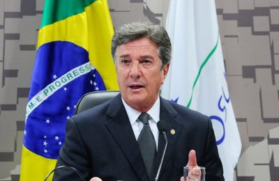 Collor cobra posição firme do Senado no caso Aécio e volta a atacar Janot e Gurgel 