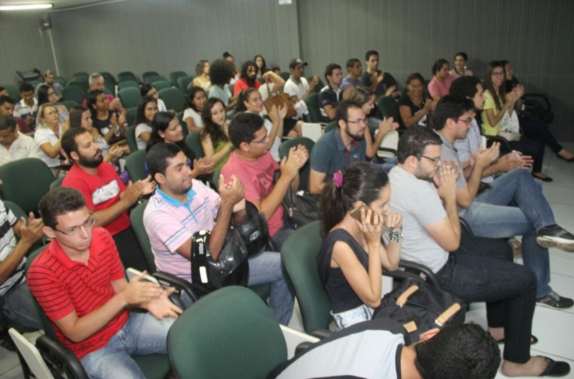 Teófilo se reúne com alunos da Ufal e Ifal e garante manter transporte