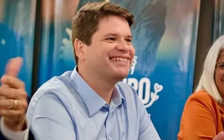 Davi Davino Filho oficializa pré-candidatura ao Senado em evento na parte alta de Maceió