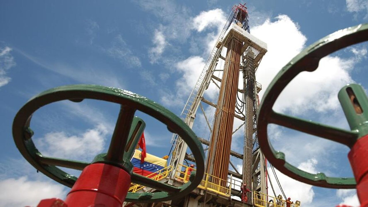 Venezuela assina 50 acordos no setor de petróleo e gás com mais de US$ 76 bilhões em investimentos