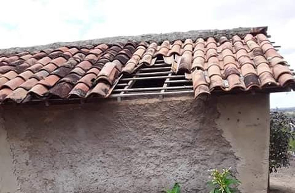 casa idosa invadida