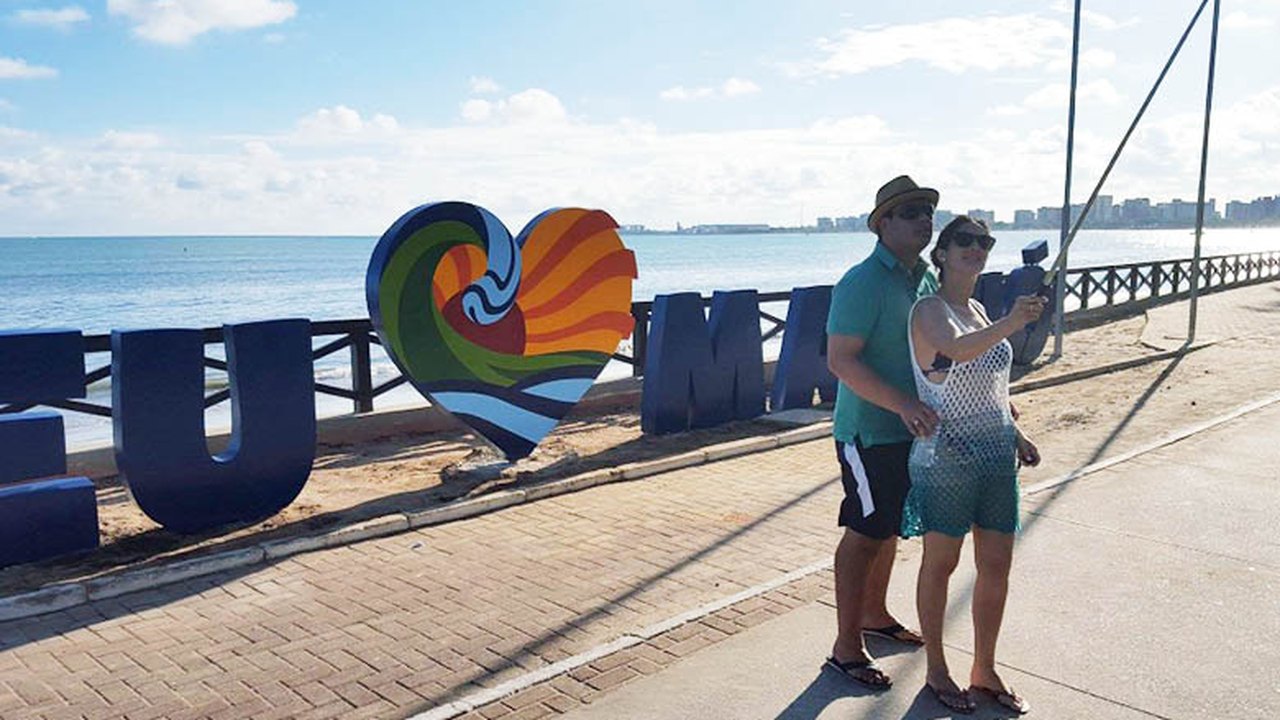 Totem “Eu Amo Maceió” volta a embelezar a orla