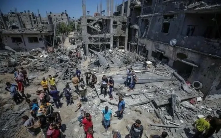 Ataque israelense contra escola da ONU em Gaza deixa 27 mortos, diz médico palestino