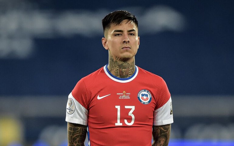 Erick Pulgar elogia torcida do Flamengo, dribla polêmicas e fala em ‘ganhar tudo’