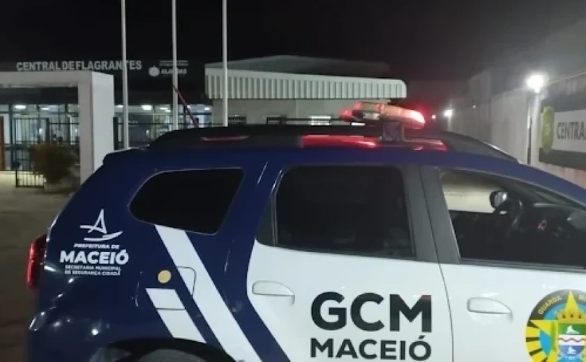 Guarda Municipal prende em flagrante três pessoas por furto de tapumes na Praça Sinimbu