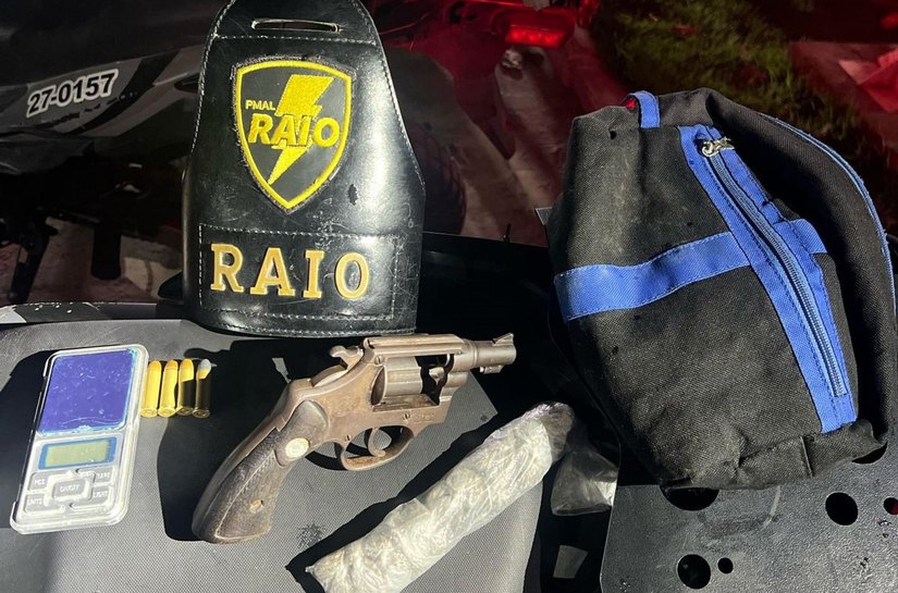 Abordagens da PM apreendem quatro armas de fogo e 3,6 Kg drogas na capital e interior