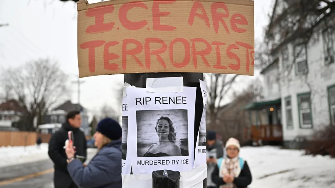 Mulher de Minnesota é morta em tiroteio no ICE: Nós tivemos apitos. Eles tinham armas'