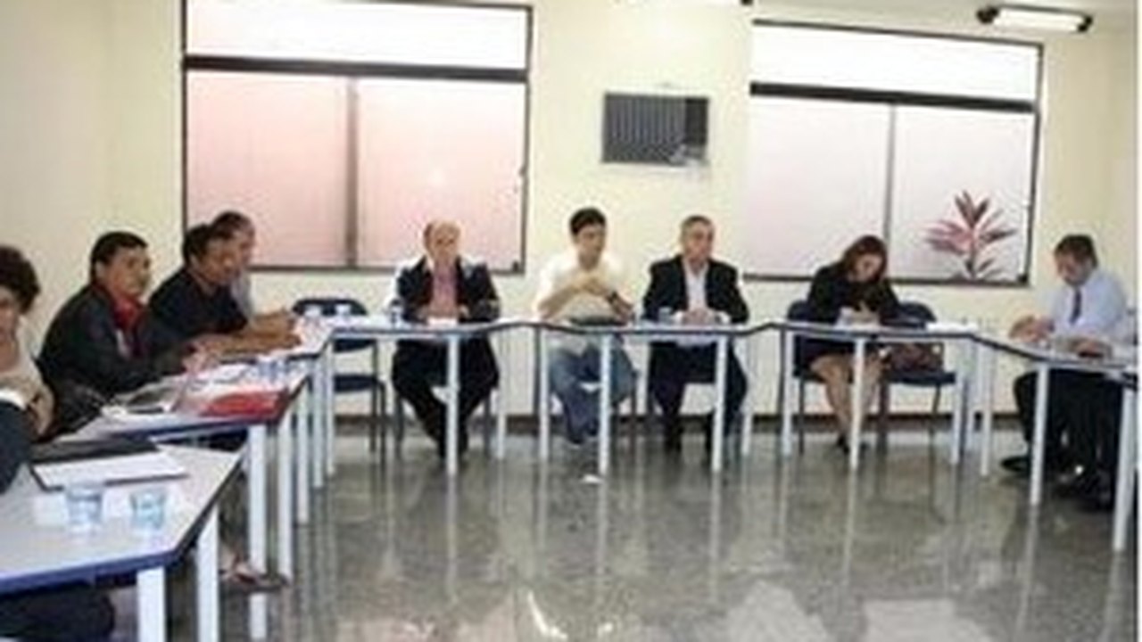 Trabalhadores e representantes da GM tentam acordo para acabar com greve