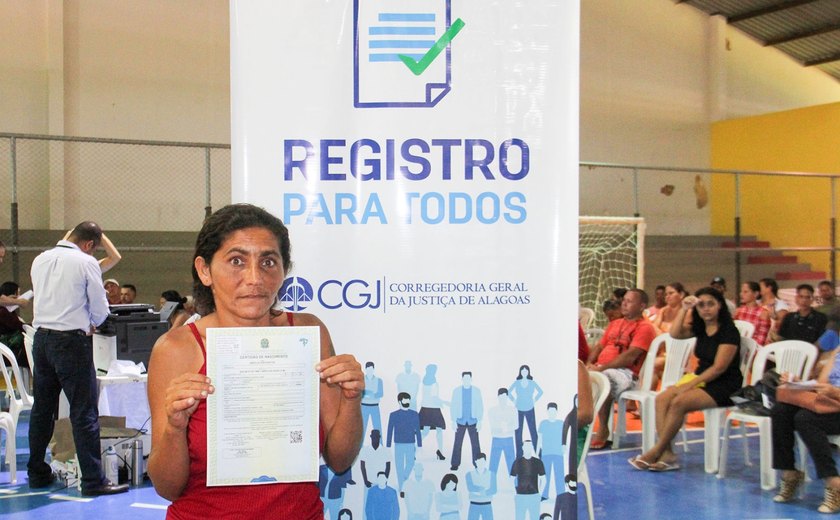 Cigana obtém a primeira certidão de nascimento aos 37 anos