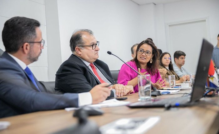 Renata Santos ao lado de Santoro e Dantas Renata Santos ao lado de Santoro e Dantas