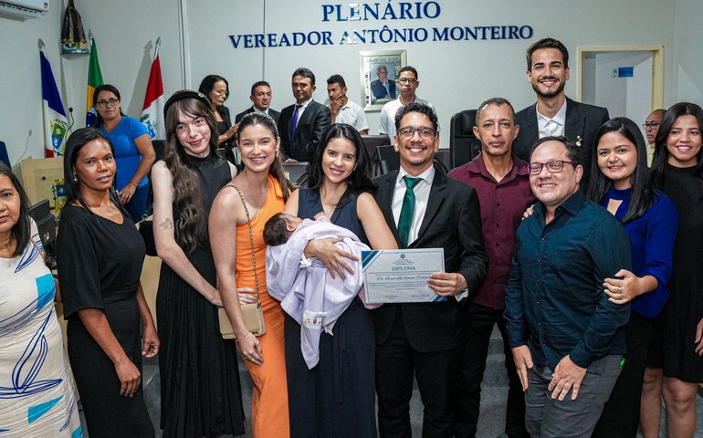 Juiz Bruce Lee recebe título de cidadão honorário de Piranhas